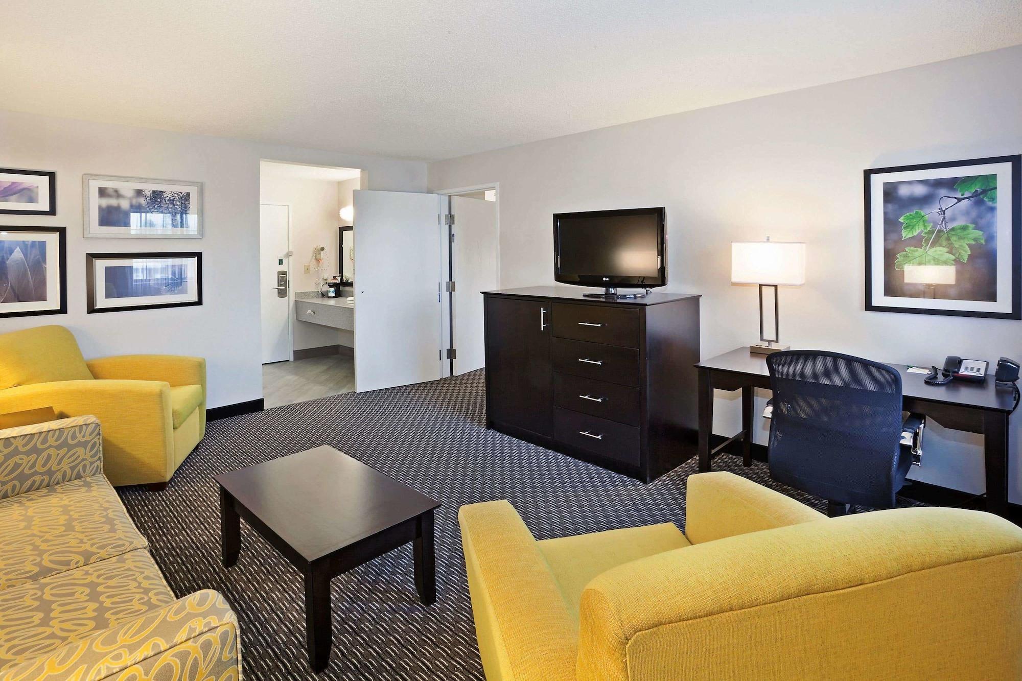 Hotel La Quinta By Wyndham Cleveland Macedonia Esterno foto